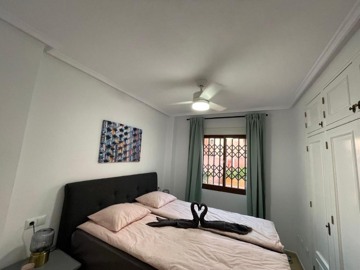 Three Bedroom Apartment With Pool In Torrevieja Luaran gambar